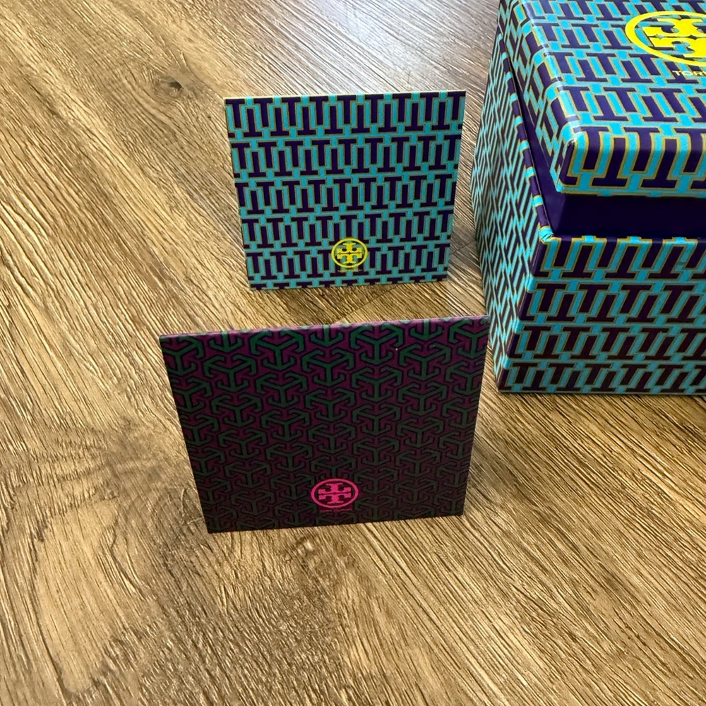 Tory Burch Geometric Box with Colorful Cards - Picture 2 of 5